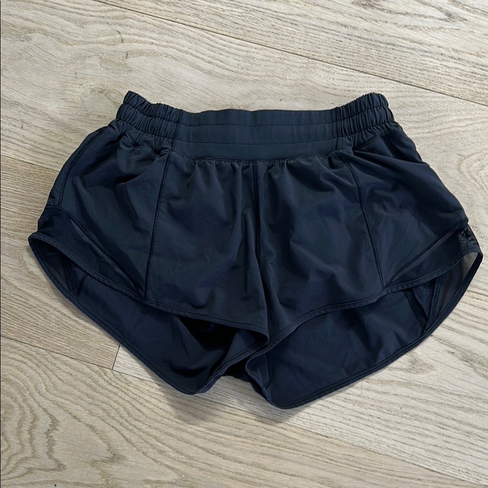 Lululemon Hotty Hot LR Short 2.5